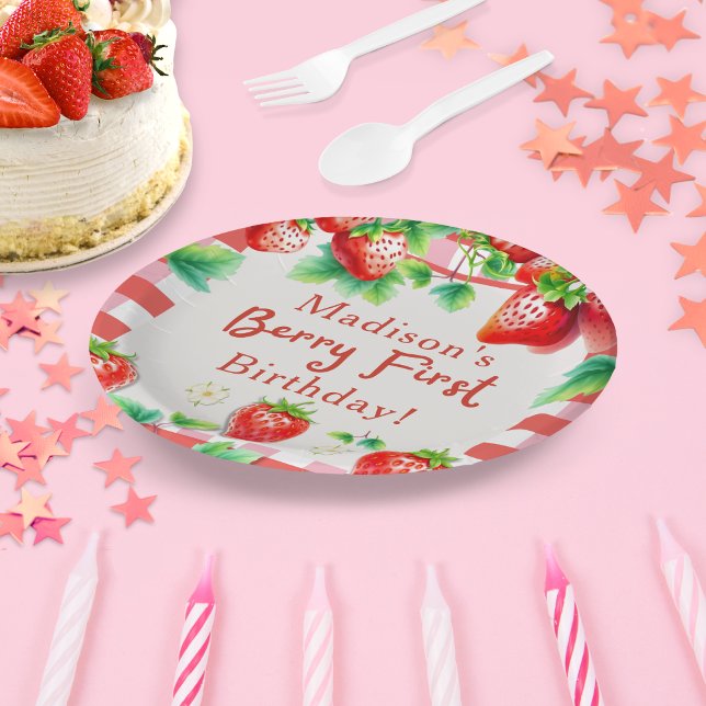 Prato De Papel Berry First Birthday - Festa de rua Strawberry 1 (Sweeten your celebration with this adorable “Berry First Birthday” party plate!)