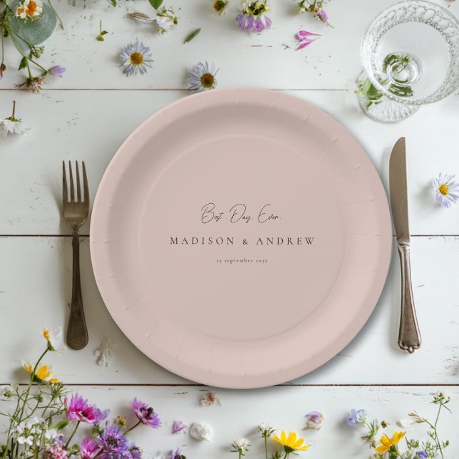 Prato De Papel BEST DAY EVER! Modern Minimal Dusty Rose Wedding (BEST DAY EVER! Modern Minimal White Wedding Paper Plates with your Name and date.)