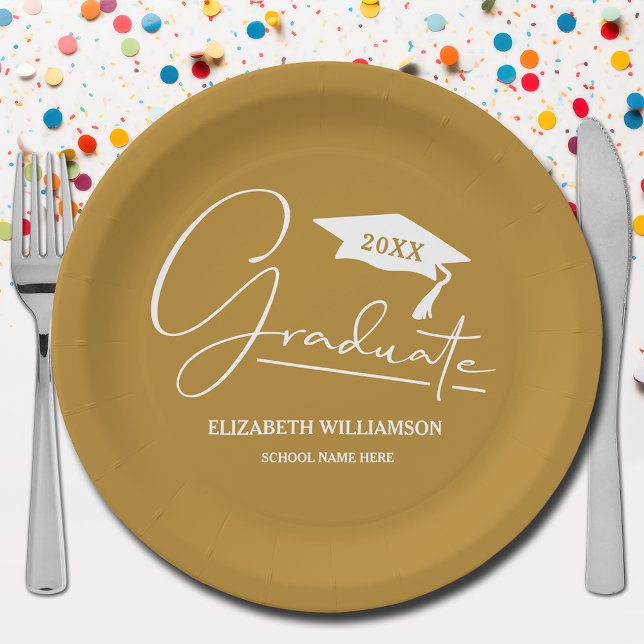 Prato De Papel Boné de formatura de Script Branco Dourado (Your name, year, grad cap and "Graduate" in a cool script on gold school color paper plates)