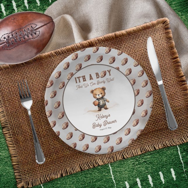 Prato De Papel Boy Barly Espera Chá de fraldas Americano de Futeb (Teddy Bear Boy American Football Baby Shower Round Paper Plate - Bearly Wait Collection)