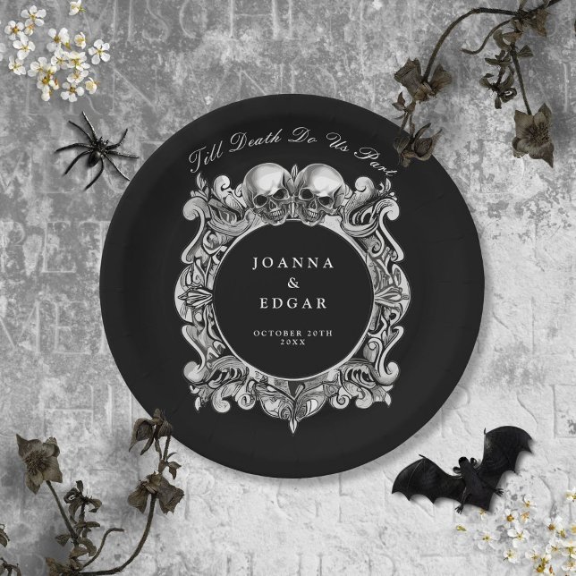 Prato De Papel Casal Gótico de Crânios Preto e Branco (Black And White Skulls Gothic Wedding Paper Plates)