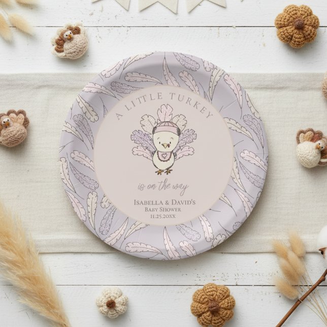 Prato De Papel Chá de fraldas de Autumn Girl (Little Turkey Thanksgiving Baby Shower Plates. Pink, Purple Cute Baby Turkey & Feather Illustration )