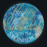 Prato De Papel Chanukah Blues e Golds<br><div class="desc">Chanukah Blues e Golds Paper Plates. Remova o texto e adicione seu próprio texto em qualquer lugar da placa usando sua fonte, estilo, cor e tamanho favoritos. Todos os elementos design podem ser editados. Obrigados para parar e comprar. Muito apreciado! Feliz Chanukah/Hanukkah! Tamanho e estilo: Placa de Papel Redonda de...</div>