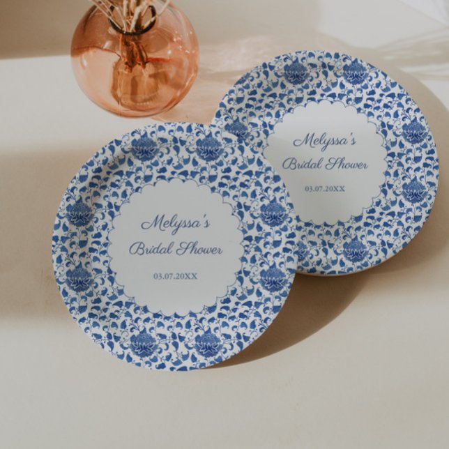 Prato De Papel Chinoiserie Chic Impressão Azul e Branco Chá de No (Blue and white china inspired bridal shower paper plates with scalloped border)