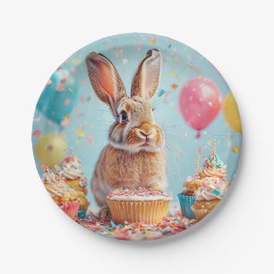 Prato De Papel Coelho Alegre Celebrando com Cupcakes