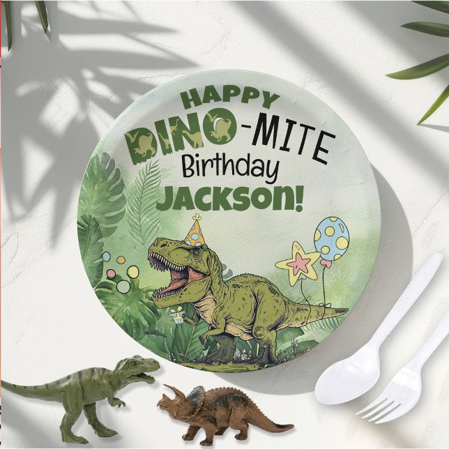 Prato De Papel Cute Dino-Mite Nome Crianças Dinossauro Festa de a (Cute dinosaur Jurassic theme Happy Dino-mite Birthday boy name party  paper plates table decorations)