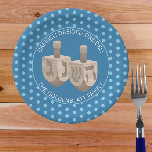 Prato De Papel Dreidel Rustic Oak - Festa de Hanukkah, Bolinhas d (Fun dreidel and polka dots Hanukkah paper plates will make clean up a breeze for your parties)