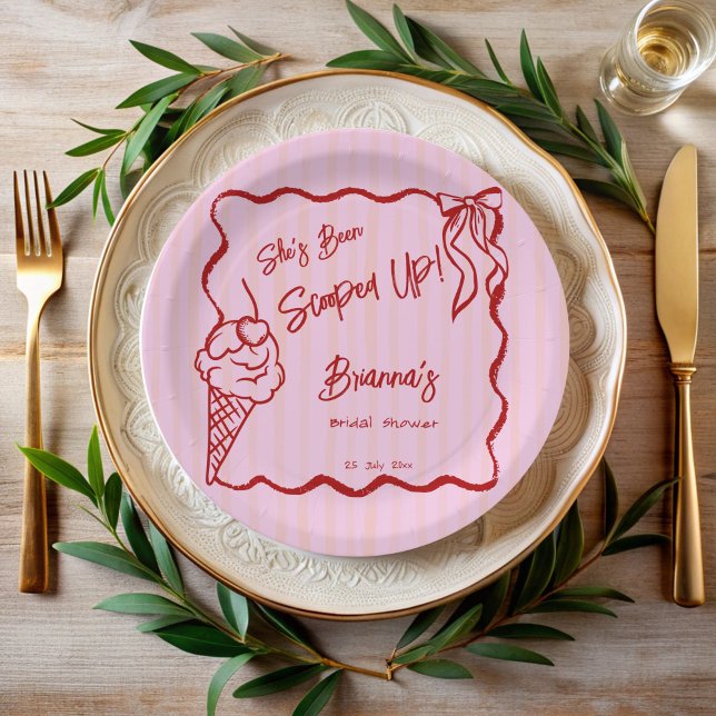 Prato De Papel Ela foi esfregada em esboços de fronteiras (She's been scooped up handrawn sketch wavy border ice cream bridal shower monogrammed paper plates)