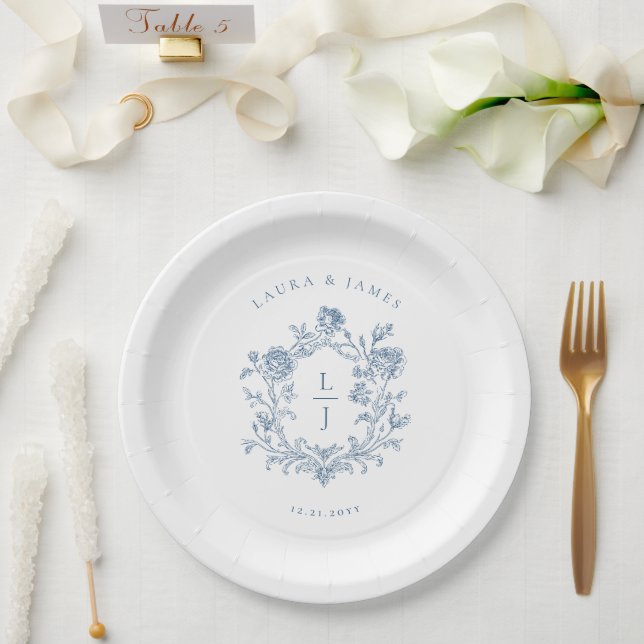 Prato De Papel Elegant Blue Floral Crest Monogram Wedding (Casamento)