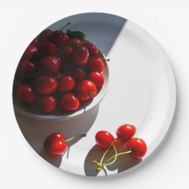 Prato De Papel Estética ainda vive com cerejas maduras em branco