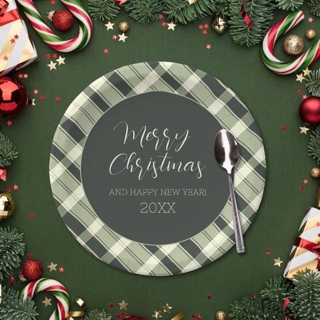 Prato De Papel Feliz Natal em Xadrez Verde Oliva Script Rústico (Merry Christmas Olive Green Plaid Script Rustic Paper Plates)