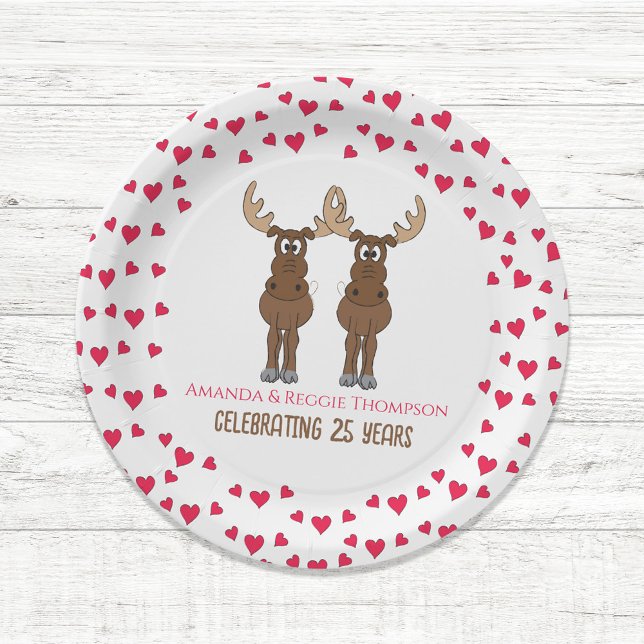 Prato De Papel Festa de Aniversário Engraçada Moose Whimsical (Funny cute whimsical moose anniversary paper plates perfect for parties and celebrations.)