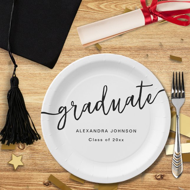 Prato De Papel Festa de formatura de Script de Tendência Moderna (Modern trendy script black and white graduation party custom paper plate)