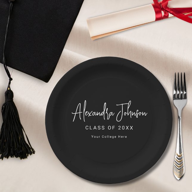 Prato De Papel Festa de Formatura Simples Roteiro Moderno (Modern elegant black and white script graduation party custom paper plates stylish trendy chic )
