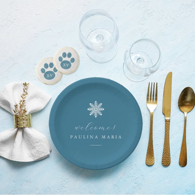 Prato De Papel Floco de neve de Quinceañera 15 azul-inverno (Beautiful blue personalized quinceanera celebration plate with winter white snowflake.)