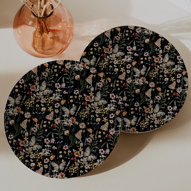 Prato de Papel Floral Boho Preto (Moody Black Boho Floral Paper Plates by Painted Paperie)