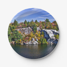 Prato De Papel Folhagem de outono em torno do lago Minnewaska