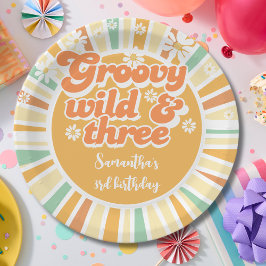 Prato De Papel Groovy selvagem e três aniversário de crianças do