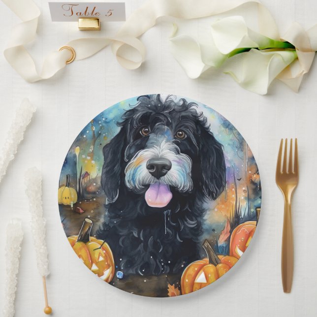 Prato De Papel Halloween Bernedoodle Com Pumpkins Assustado (Casamento)