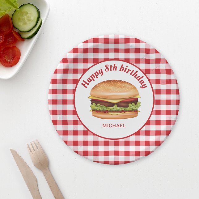 Prato De Papel Hamburger Sobre Padrão Vermelho Gingham Feliz Aniv (Ideal for birthday parties, backyard barbecues, family reunions or picnics, for example.)