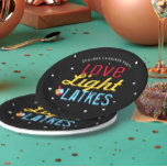 Prato De Papel Luz de Amor Personalizada Trava Hanukkah Engraçado<br><div class="desc">Amor Luz Trava Negra Chanucá Engraçada As placas de papel da Cotação vão iluminar sua família Festa Chanucá! Este ditado colorido e humorístico destaca-se no fundo negro da noite estrelada. Claro que faz amigos e família sorrirem. Inclui espaço para seu nome ou mensagem. Precisa de ajuda com este design? Quer...</div>