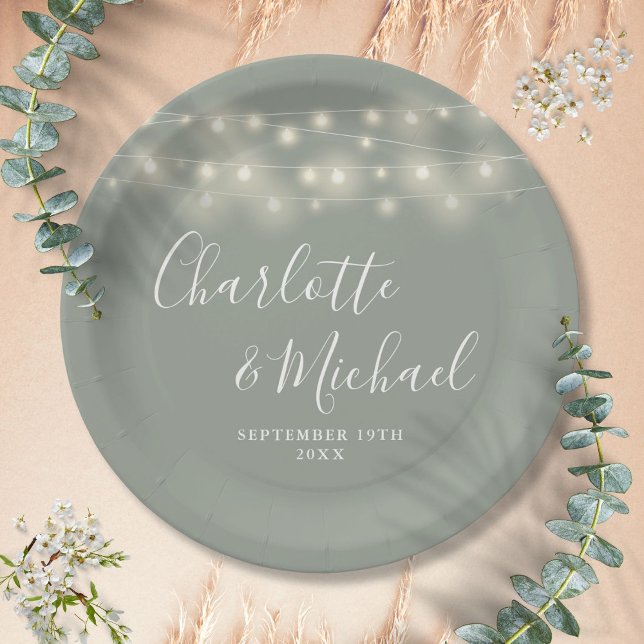 Prato De Papel Luzes de Corda Assinatura Script Verde Sage Casame (String Lights Signature Script Sage Green Wedding Paper Plates)