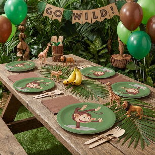 Prato De Papel Macaco nas placas de papel de uma mão