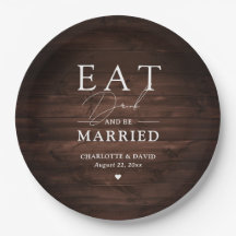 Madeira de pousada russa come bebida e é casada