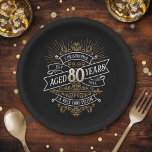 Prato De Papel Mens Funny Whiskey 80 Birthday<br><div class="desc">Celebre o grande 8-0 com estilo e humor com este design de aniversário inspirado no rótulo de uísque vintage. A tipografia negra, dourada e branca é ornamentado e elegante, dando-lhe um toque clássico de retrô-safra. Perfeito para o homem (ou para a mulher!) na sua vida que ama o seu uísque,...</div>