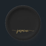 Prato De Papel Minimalista Simples Preto Dourado Feminino Roteiro<br><div class="desc">Pratos de papel personalizados com monograma feminino minimalista simples e limpos em preto e dourado. Este design apresenta seu primeiro nome em uma linda tipografia de assinatura com estilo de letra manuscrita com cauda swash (ou caligrafia) em fundo preto e dourado. São fáceis de personalizar. Ótimos para aquecimento de casa,...</div>