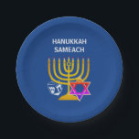 Prato De Papel Modern HANUKKAH SAMEACH<br><div class="desc">Placas de papel modernas e na moda HANUKKAH, desenhadas com uma menorah falsa dourada, estrela colorida de David e sonho branco mais GREETING PERSONALIZÁVEL - HANUKKAH SAMEACH, para que você possa criar sua própria saudação, por exemplo. Feliz Chanukah, adicione seu nome, etc. Ideal para a estação de Hanukkah. Escolha entre...</div>