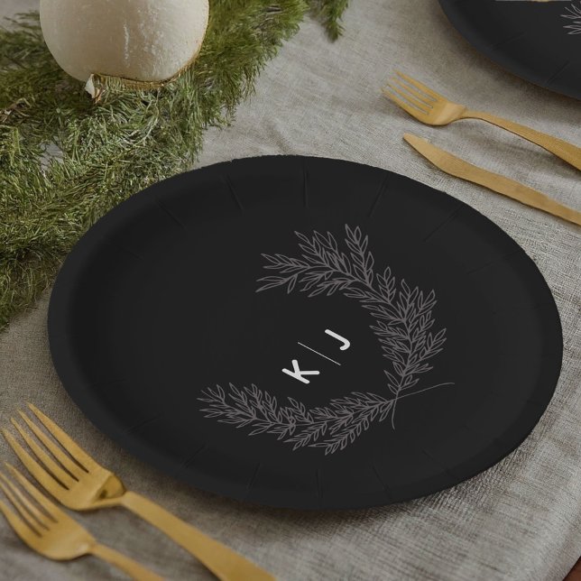 Prato De Papel Monograma Distinto Preto (Black distinguished monogram initials personalized wedding party paper plates.)