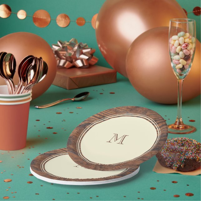 Prato De Papel Monograma Russo do Coração Casado no Círculo DarkW (Múltiplo)