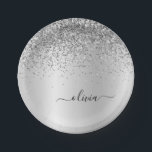 Prato De Papel Nome do Glam do Monograma do Silver Glitter Metal<br><div class="desc">Folha de Prata Folha Metálica Espessante Glitter Brutado Monograma Metálico Nome e Chapas de Partido Iniciais. Isto faz o doce e perfeito aniversário de 16 anos,  casamento,  chá de panela,  aniversário,  chá de fraldas ou festa de solteira presente para alguém que ama luxo de luxo e estilos quíticos.</div>
