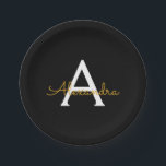 Prato De Papel Nome Moderno do Monograma de Script Menino Dourado<br><div class="desc">Monograma Dourado e Preto Adicione suas Próprias Placas de Grupo de Script. Isto faz o doce e perfeito aniversário de 16 anos,  casamento,  chá de panela,  aniversário,  chá de fraldas ou festa de solteira presente para alguém que ama luxo de luxo e estilos quíticos.</div>