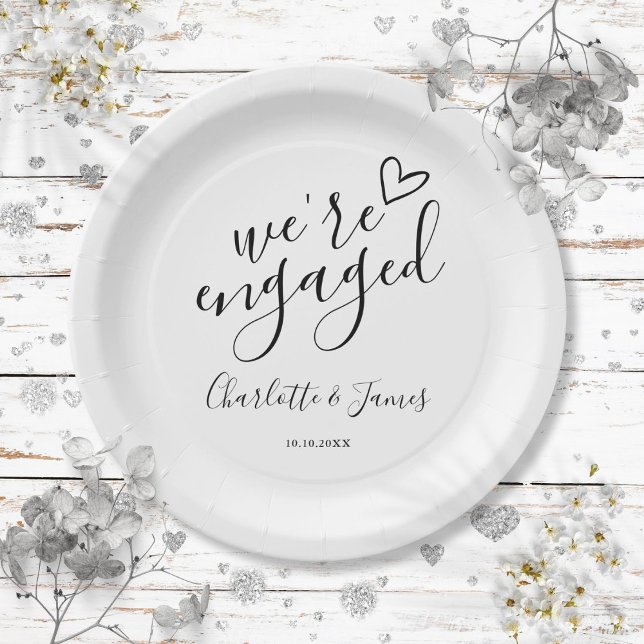 Prato De Papel Nós Estamos Noivos Festa de Noivado Preto e Branco (We're Engaged Engagement Party Black And White Paper Plates)