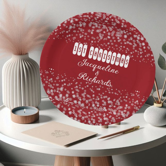 Prato De Papel Nosso Primeiro Natal Flocos de Neve Vermelho e Per (Our First Christmas Snowflakes Red Elegant Custom Paper Plates)