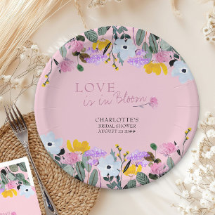 Prato De Papel O amor é cor-de-rosa florido no vaso de flores sil
