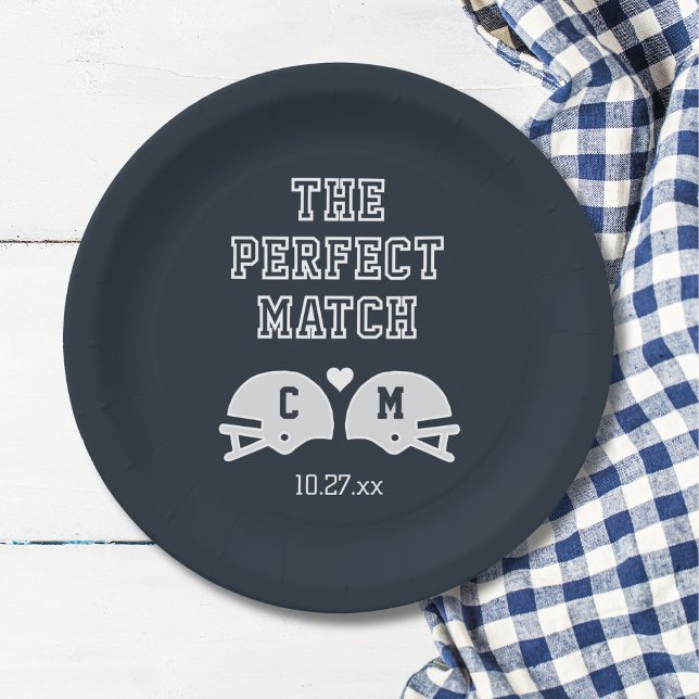 Prato De Papel O Monograma do Casamento de Futebol de Combate Per (Top view game day wedding tailgate party championship love football paper plate)