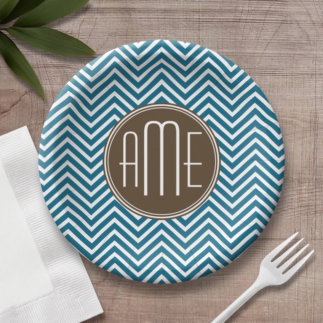 Prato De Papel Padrão de Chevron de Chocolate e Teal com Monogram (Personalized birthday plate with monogram)
