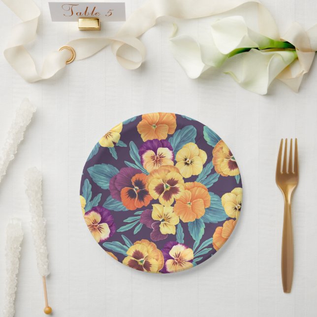 Prato De Papel Pansias sobre violeta de ameixa (Casamento)