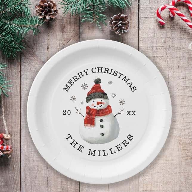Prato De Papel Papelão de Natal de Snowman (Merry Christmas Custom Family Name and Year Cute Snowman Paper Plate for Christmas Party)