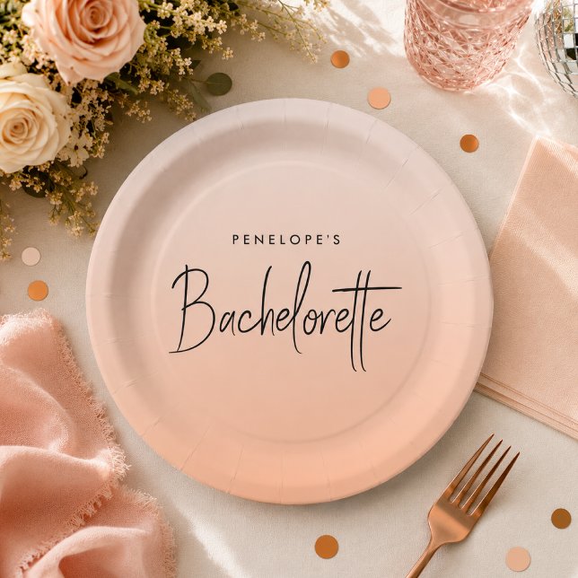 Prato de Papel para Despedida de Solteira | Pratos (Personalized bachelorette paper plates with custom name detail for bride party tables.)