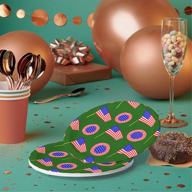 Prato De Papel Patriótica American Flag Patterno on Green (Criador carregado)