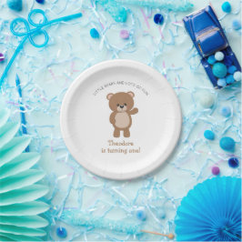Prato De Papel Pequeno Urso Está Transformando Um primeiro aniver