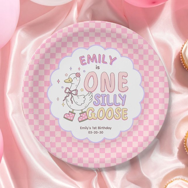 Prato De Papel Pink One Silly Goose - Retro Girl First Birthday  (Pink One Silly Goose Birthday Paper Plates. Girl First Birthday Party Paper Plates.)
