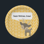 Prato De Papel Placas De Festas Personalizadas De Cerveja Marrom<br><div class="desc">Este prato de papel para animais de floresta giro é perfeito para uma festa de aniversário para crianças ou outros eventos especiais. Este design apresenta um veado marrom giro com chifres (ou talvez seja uma rena?) contra um fundo de padrão amarelo. Isto coordena-se com outros itens da nossa coleção Woodland...</div>