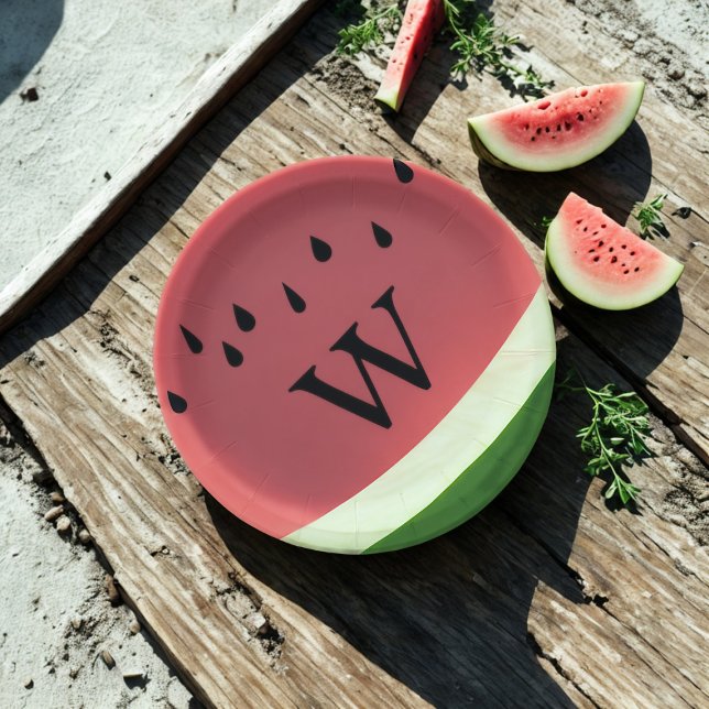 Prato De Papel Placas de papel monograma de melancia moderna (A fun watermelon inspired paper plate with space for your initial. Great for summer parties)