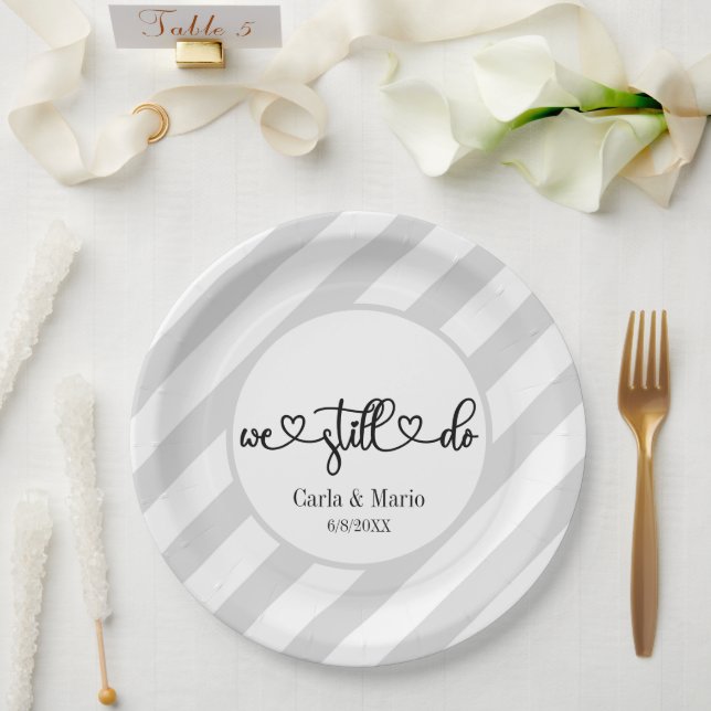 Prato De Papel Preto e Branco Ainda Fazemos Renovação/Aniversário (Casamento)