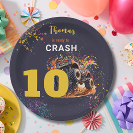 Prato De Papel Prontos para bater no caminhão do monstro.